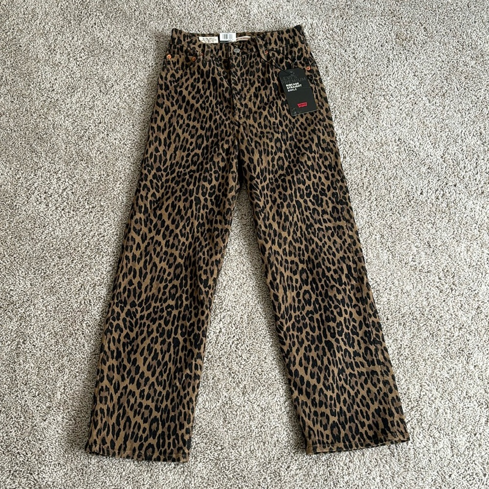 NWT Levi’s Leopard Ribcage Pants